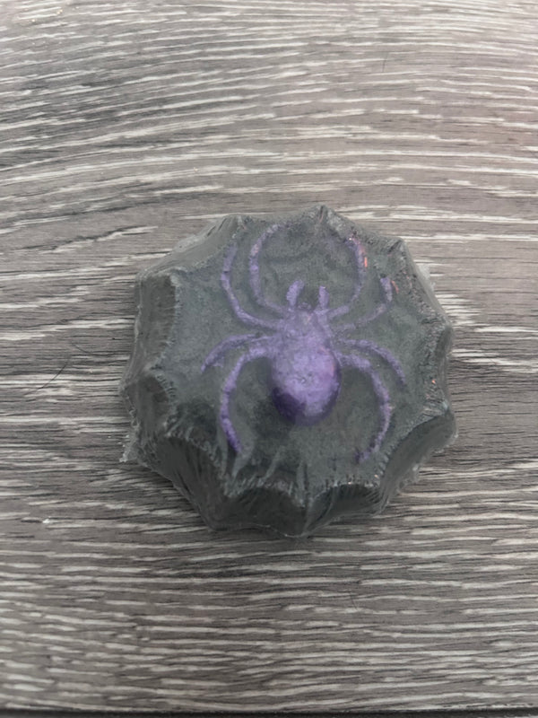 Spider web bath bomb