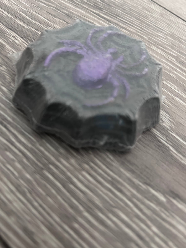 Spider web bath bomb